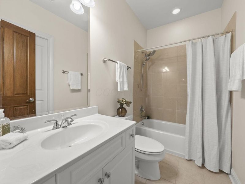 5745 Newbank Circle , Unit 202, Dublin, OH 43017 Photo 24