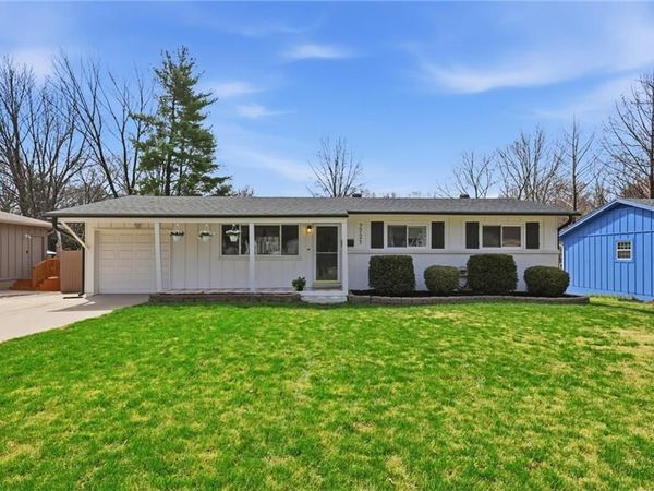 7721 W 65th Street, Overland Park, KS 66202