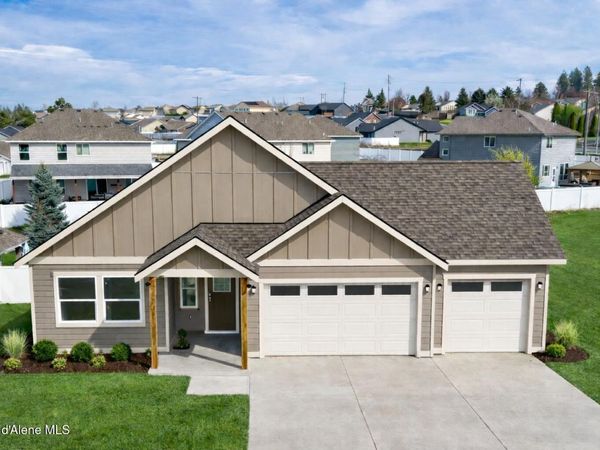 3264 N Van Winkle St , Post Falls, ID 83854
