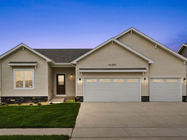 2814 Autumn Woods Drive, Cedar Falls, IA 50613