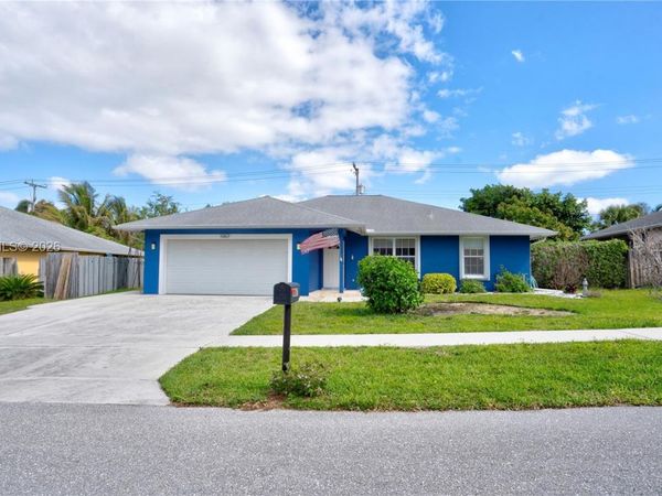 1067 Julia Heights Dr, Lantana, FL 33462