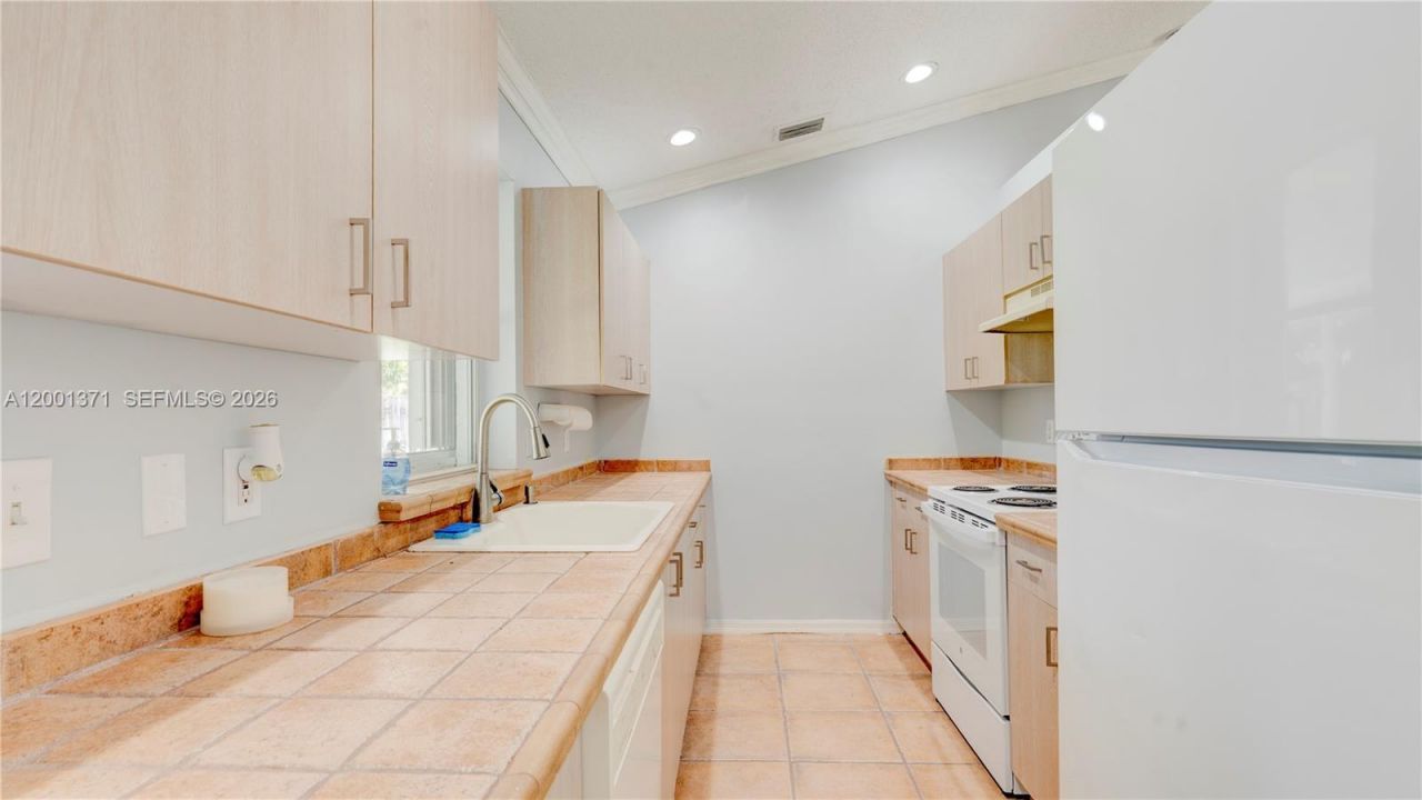 1067 Julia Heights Dr, Lantana, FL 33462 Photo