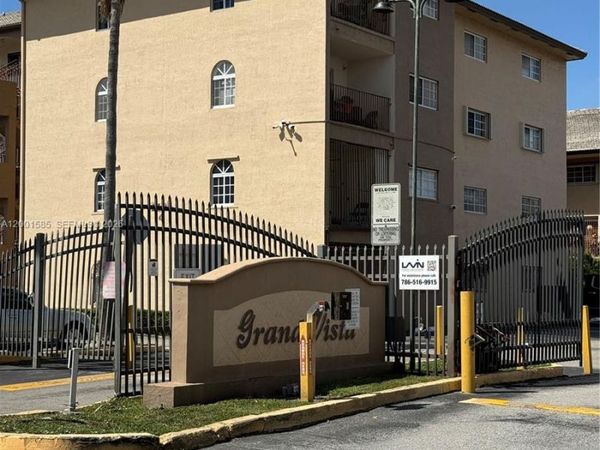 8851 NW 119th St , Unit 2213-2, Hialeah Gardens, FL 33018