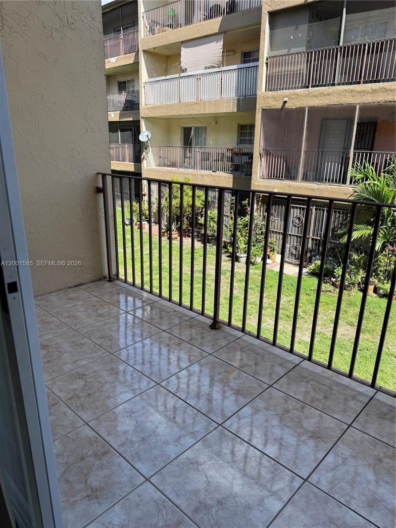8851 NW 119th St, Unit 2213-2, Hialeah Gardens, FL 33018 Photo