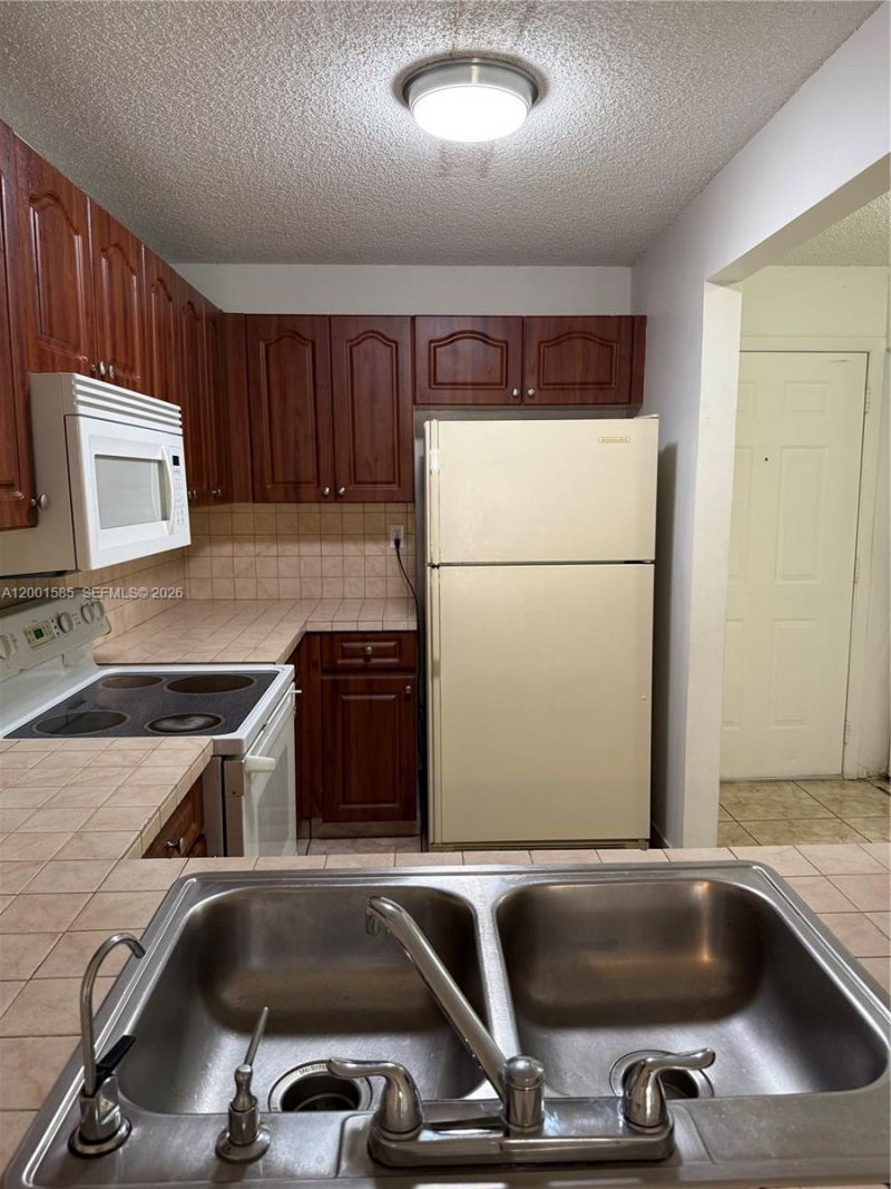 8851 NW 119th St, Unit 2213-2, Hialeah Gardens, FL 33018 Photo