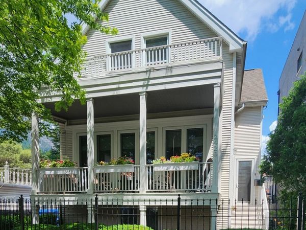 2426 W Lyndale Street, Chicago, IL 60647