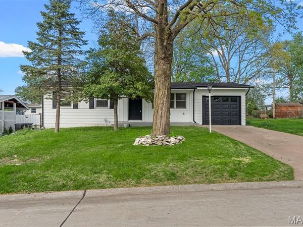 127 Yankee Drive, St Charles, MO 63303