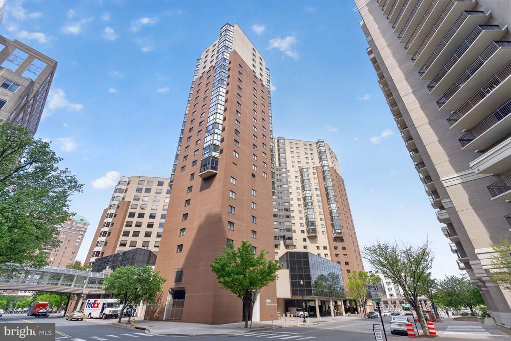 900 N Stafford Street, Unit 1107, Arlington, VA 22203 Main Photo