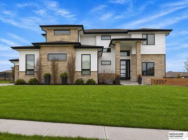 12357 Cooper Street, Papillion, NE 68046