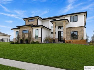 12357 Cooper Street, Papillion, NE 68046