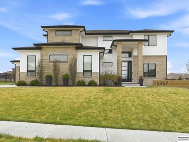 12357 Cooper Street, Papillion, NE 68046