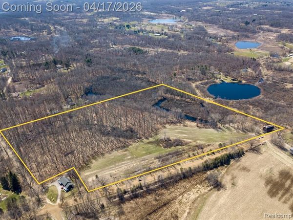 825 W Rose Center Road, Holly Twp, MI 48442