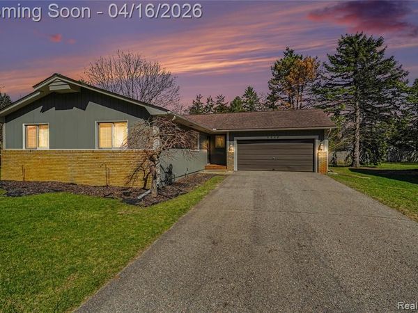 5238 Kristi Lane, Commerce Twp, MI 48382