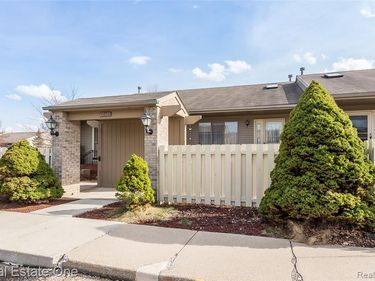 62360 Arlington Circle, South Lyon, MI 48178