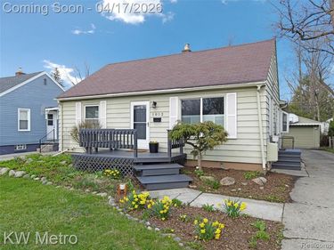 1012 Woodsboro Drive, Royal Oak, MI 48067