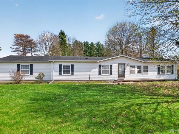 11011 Hamburg Road, Hamburg Twp, MI 48189