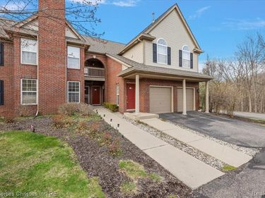 28360 Carlton Way Drive, Novi, MI 48377