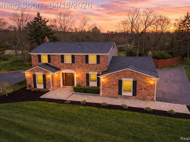 19965 Beverly Road, Beverly Hills Vlg, MI 48025