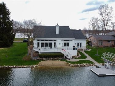 762 Golden Shores, White Lake Twp, MI 48386