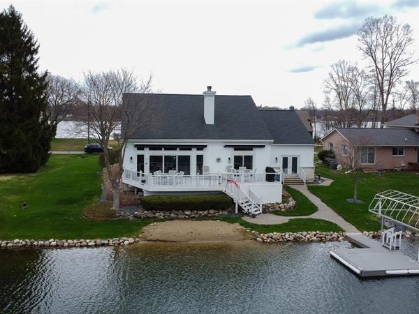762 Golden Shores, White Lake Twp, MI 48386