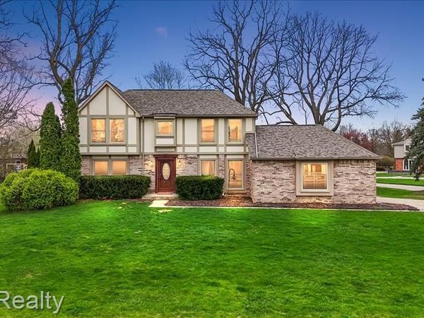 22797 Shadowglen Drive, Farmington Hills, MI 48335