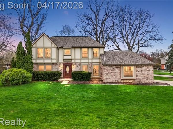 22797 Shadowglen Drive, Farmington Hills, MI 48335