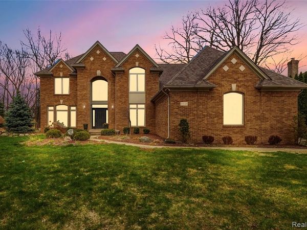 54126 Scarboro Way, Shelby Twp, MI 48316