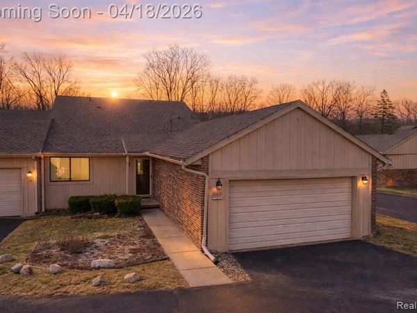 35631 Heritage Lane, Farmington Hills, MI 48335