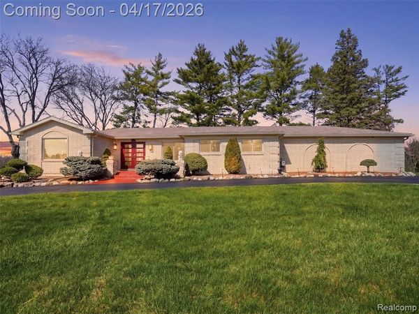 4886 Beacon Hill Drive, Bloomfield Hills, MI 48301