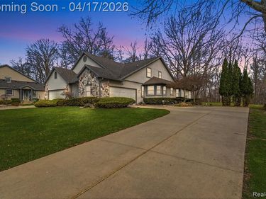 2270 Golden Pond, Fenton Twp, MI 48430