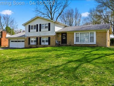 5585 Castleton Drive, West Bloomfield Twp, MI 48322