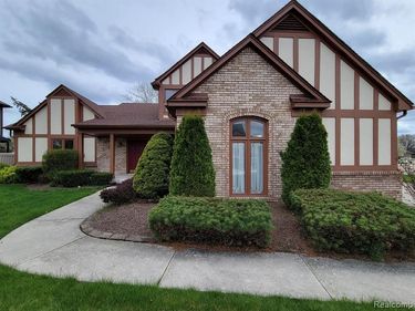 4640 SINGH Drive, Sterling Heights, MI 48310