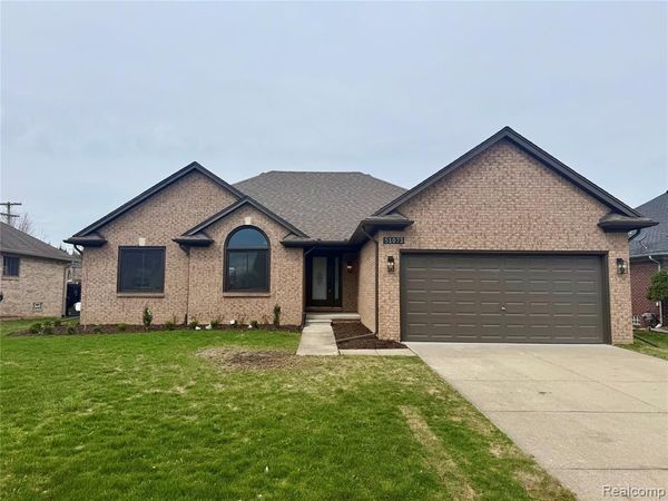 51073 Pinewood Drive, Macomb Twp, MI 48042