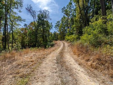 10516 Merrill Drive , Fenton, MI 48430