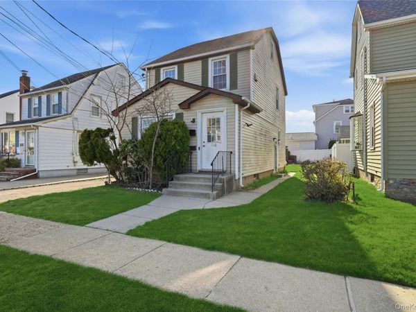 160 Broad Street , Williston Park, NY 11596