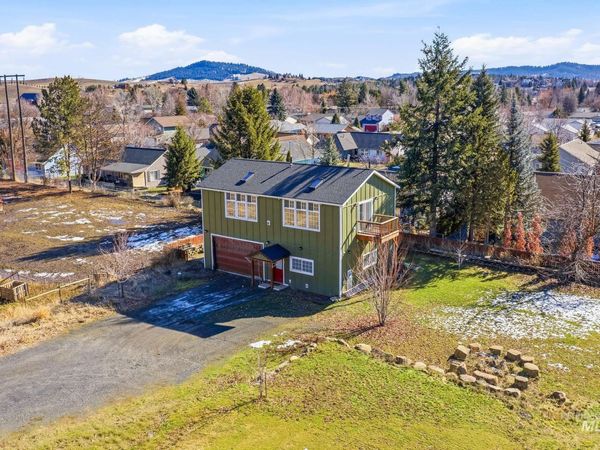 1250 N Mountain View Rd, Moscow, ID 83843