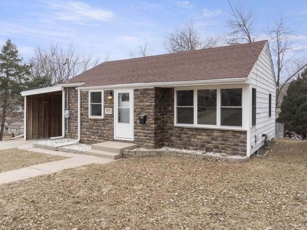 2041 S Cleveland, Sioux City, IA 51106