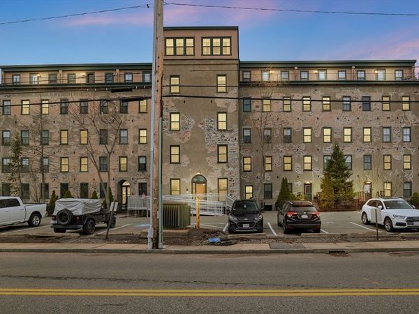 426 Mount Hope St, Unit 211, North Attleboro, MA 02760