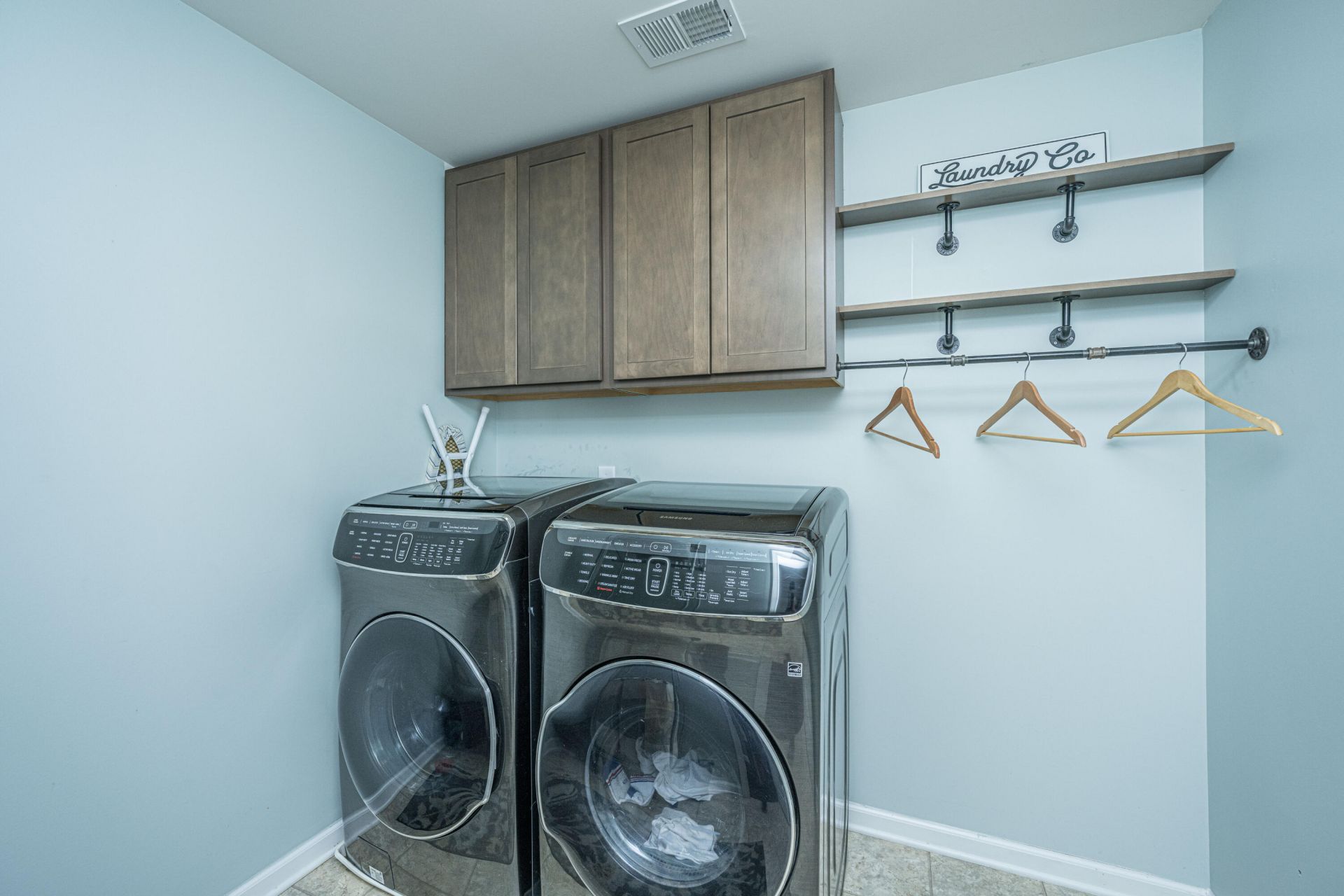 403 Spectrum Road Photo 35