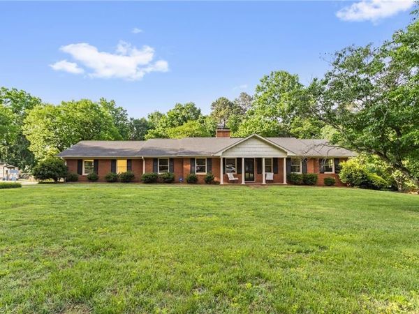 820 Woodcrest Drive , Winston-Salem, NC 27104