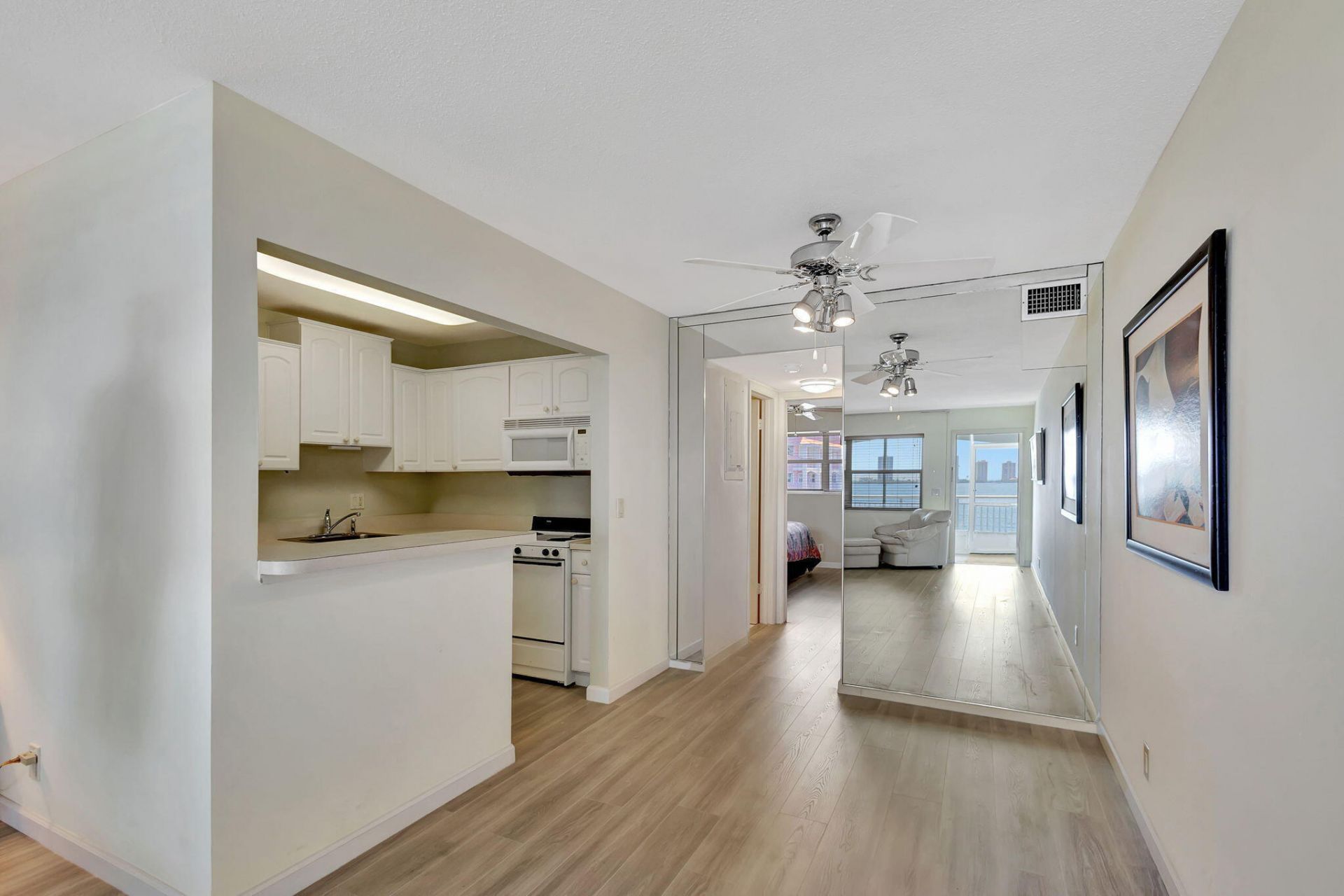 100 Shore Court, Unit 210, North Palm Beach, FL 33408 Photo