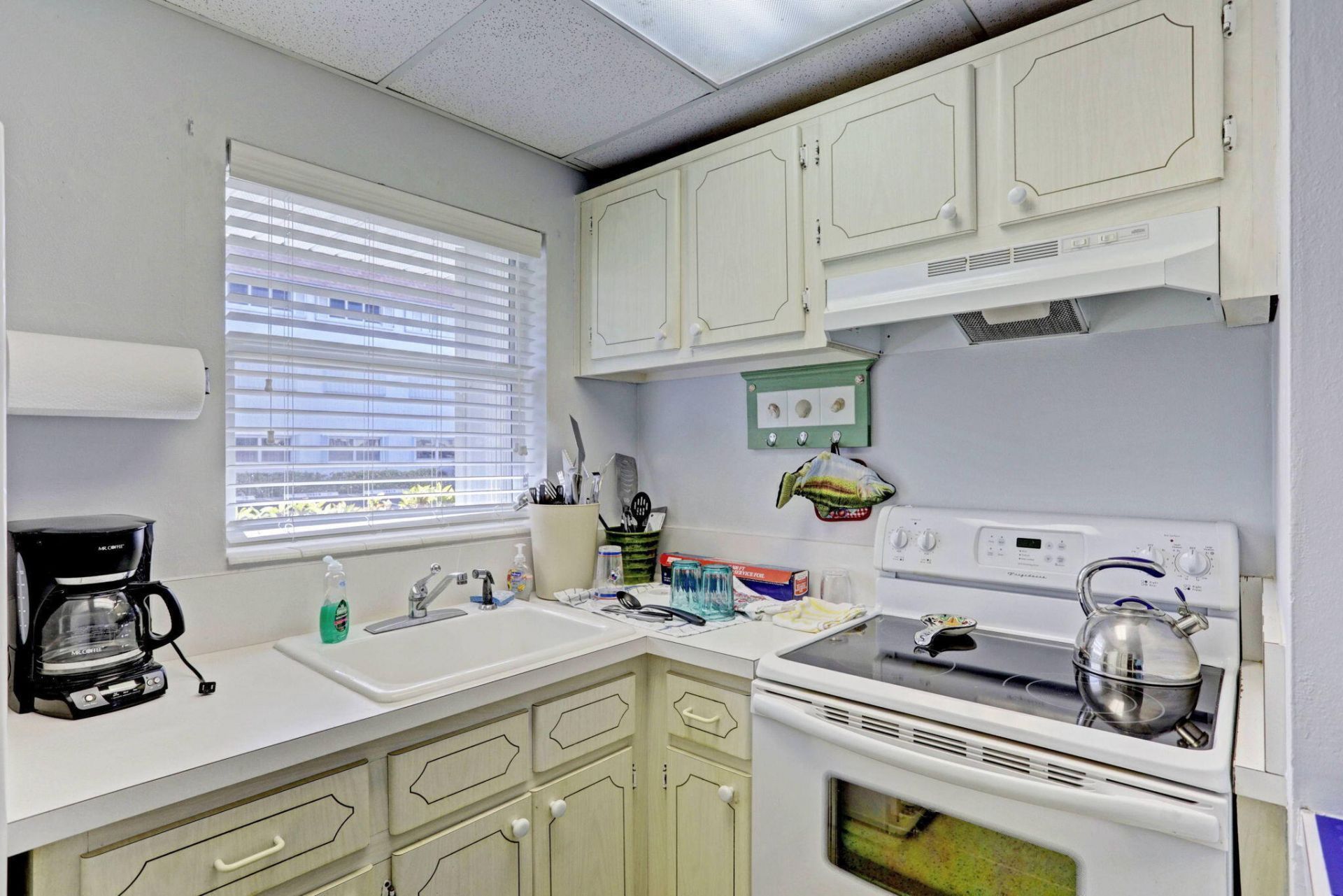 100 Shore Court, Unit 210, North Palm Beach, FL 33408 Photo