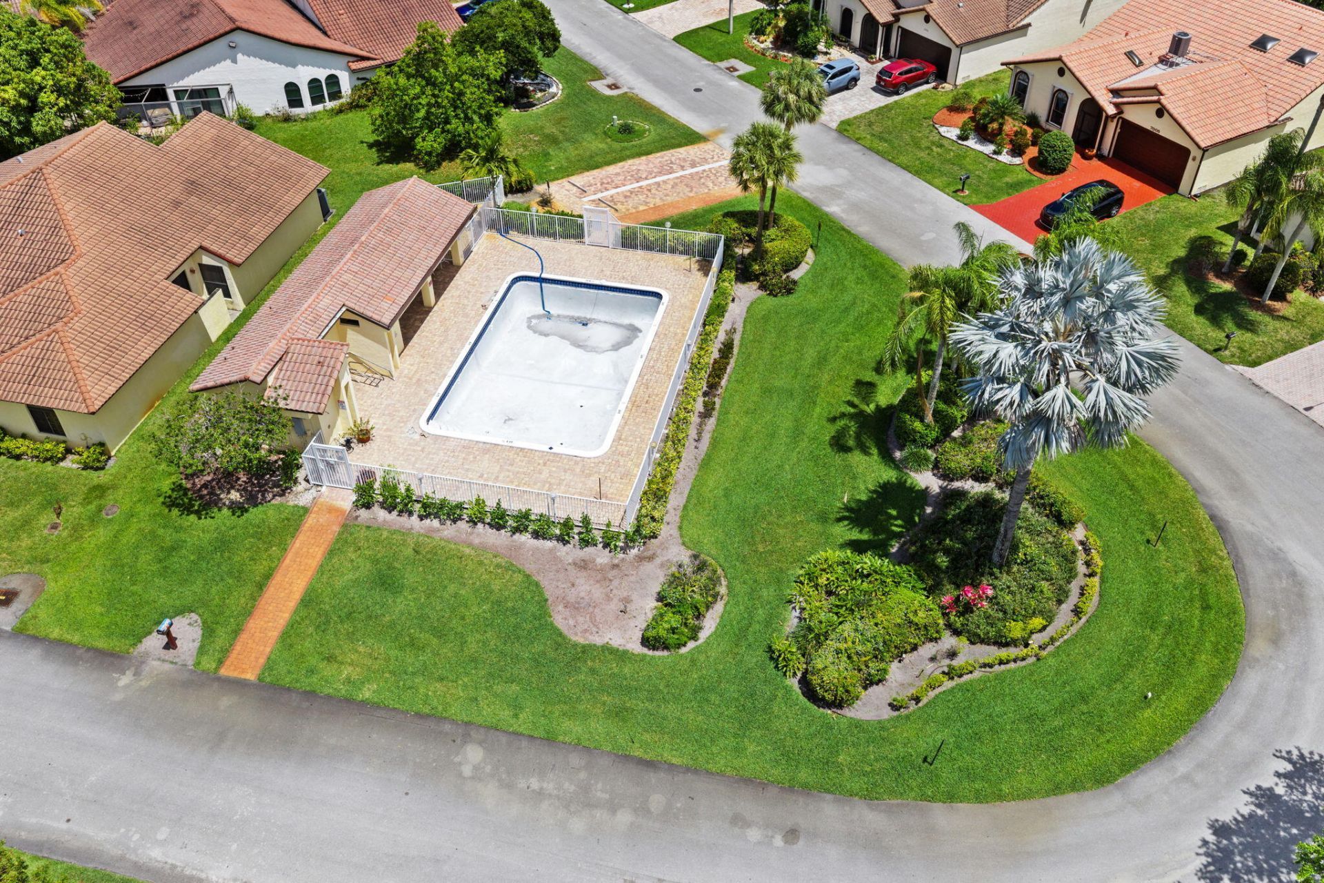 7039 Golf Pointe Circle, Tamarac, FL 33321 Photo