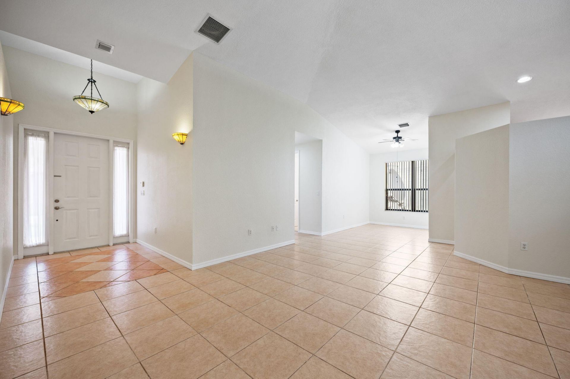 7039 Golf Pointe Circle, Tamarac, FL 33321 Photo