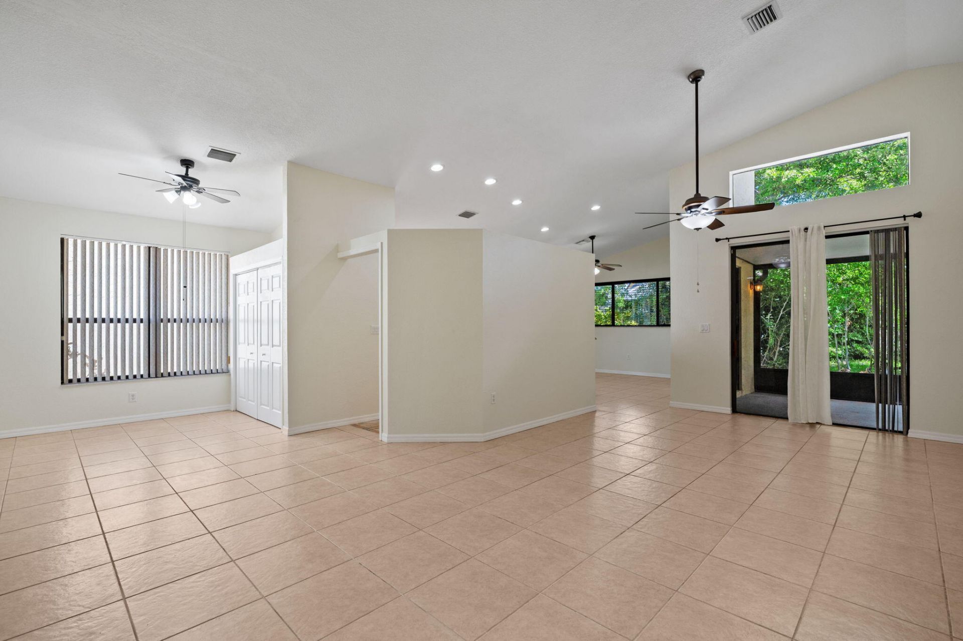 7039 Golf Pointe Circle, Tamarac, FL 33321 Photo