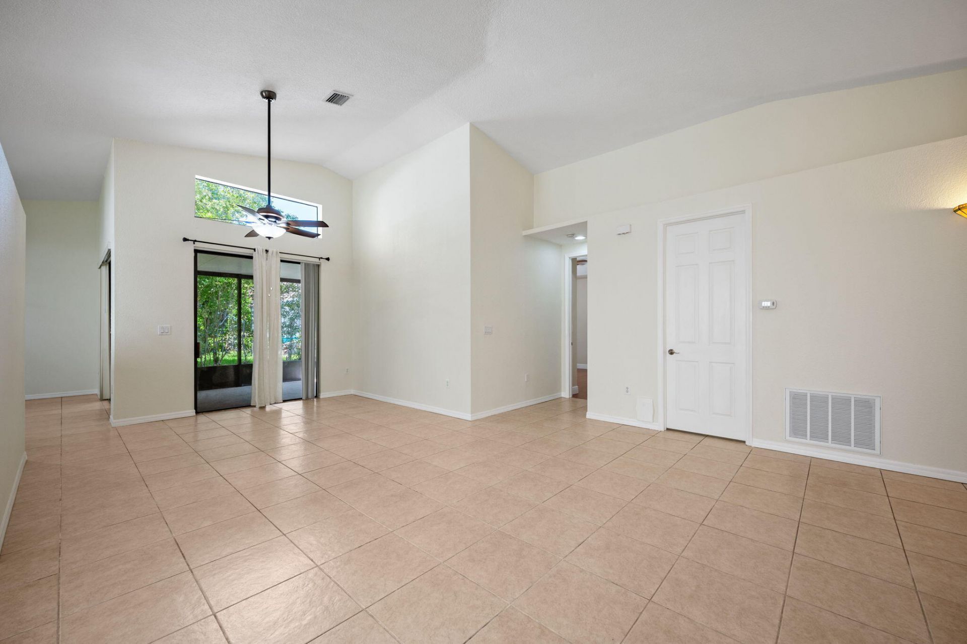 7039 Golf Pointe Circle, Tamarac, FL 33321 Photo