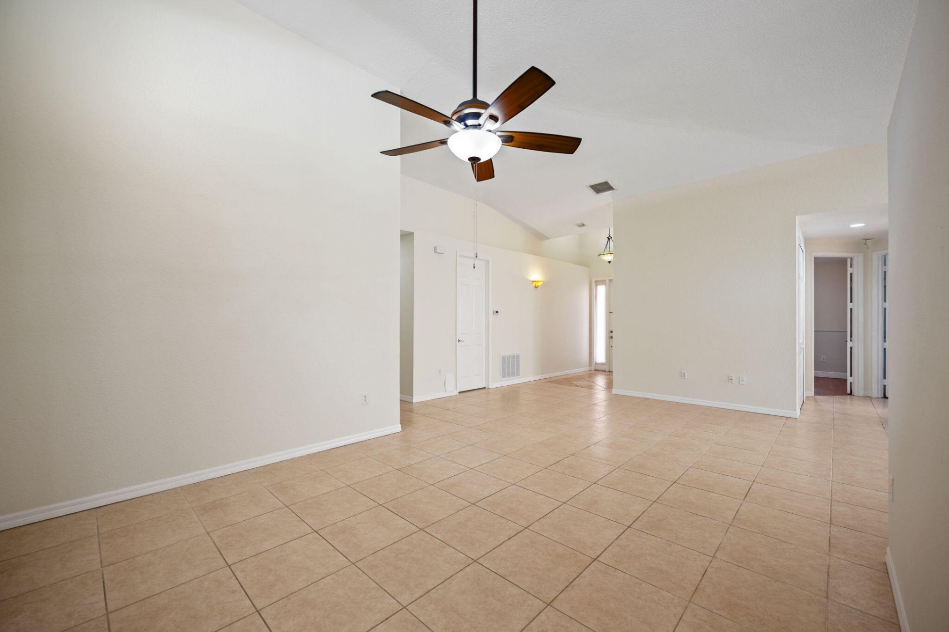 7039 Golf Pointe Circle, Tamarac, FL 33321 Photo