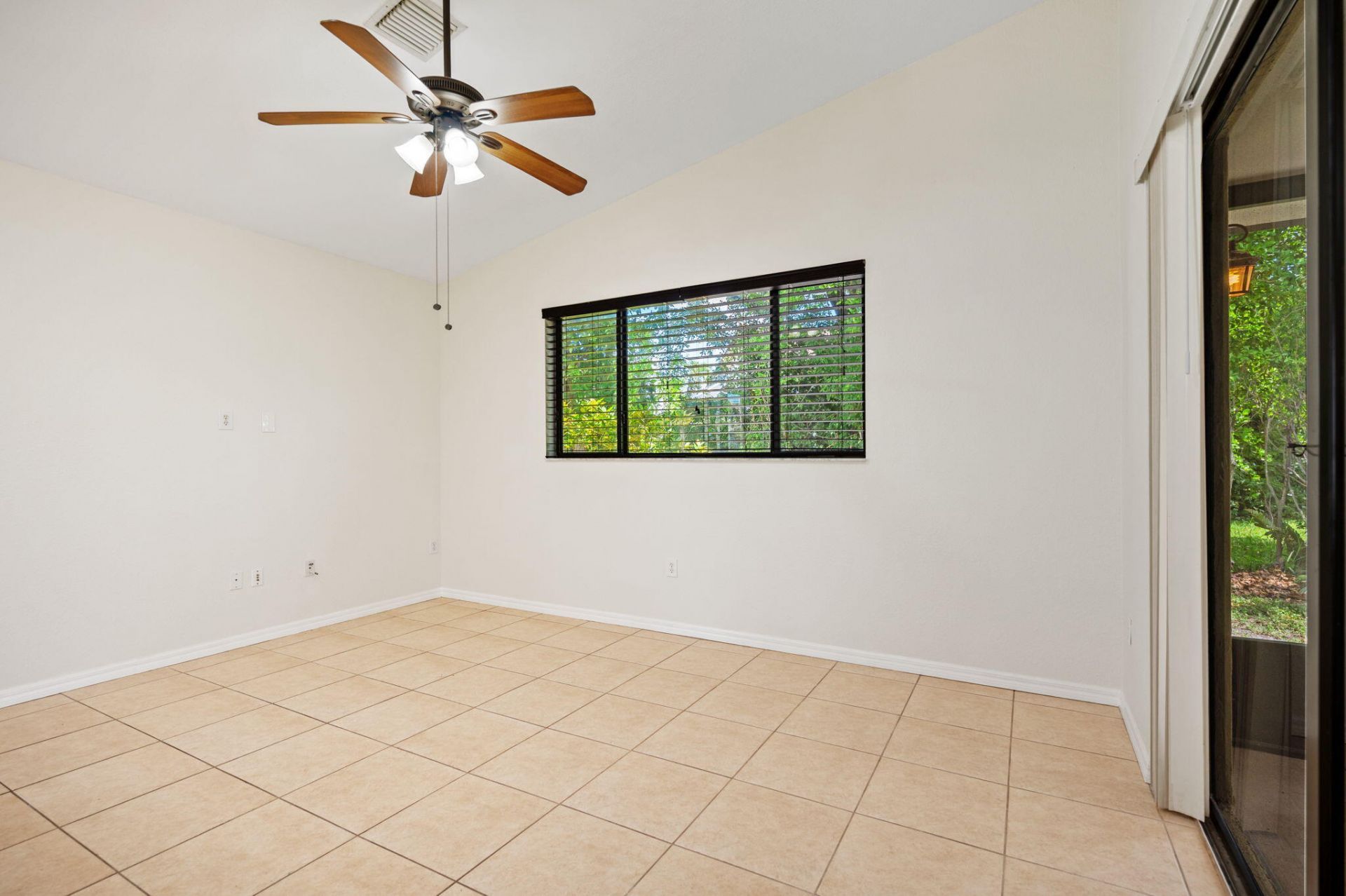 7039 Golf Pointe Circle, Tamarac, FL 33321 Photo
