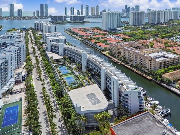 2950 NE 188th St, Unit 435, Aventura, FL 33180