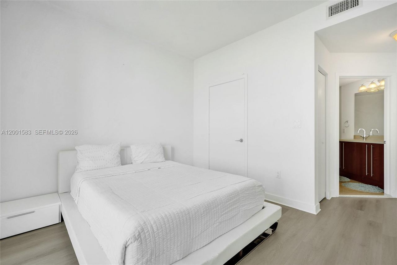 1111 SW 1st Ave, Unit 3514-N, Miami, FL 33130 Photo